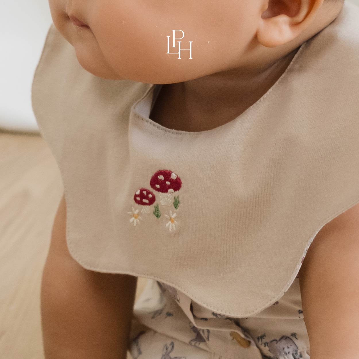 Reversible Scallop Bib 2.0