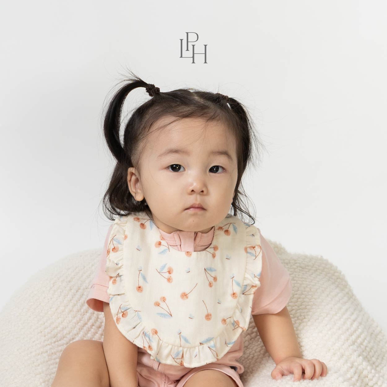 Muslin Ruffle Bib 1.0