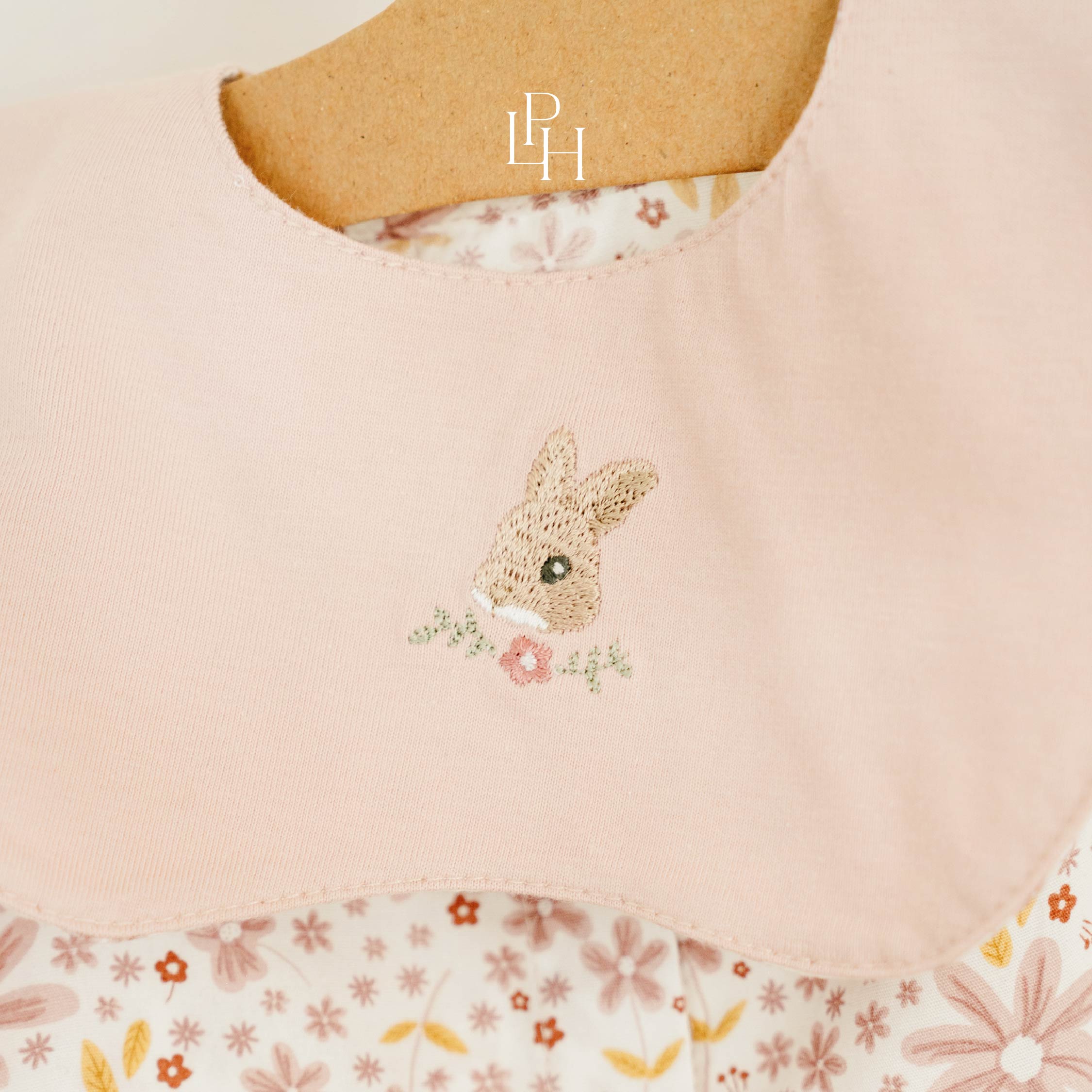Reversible Scallop Bib