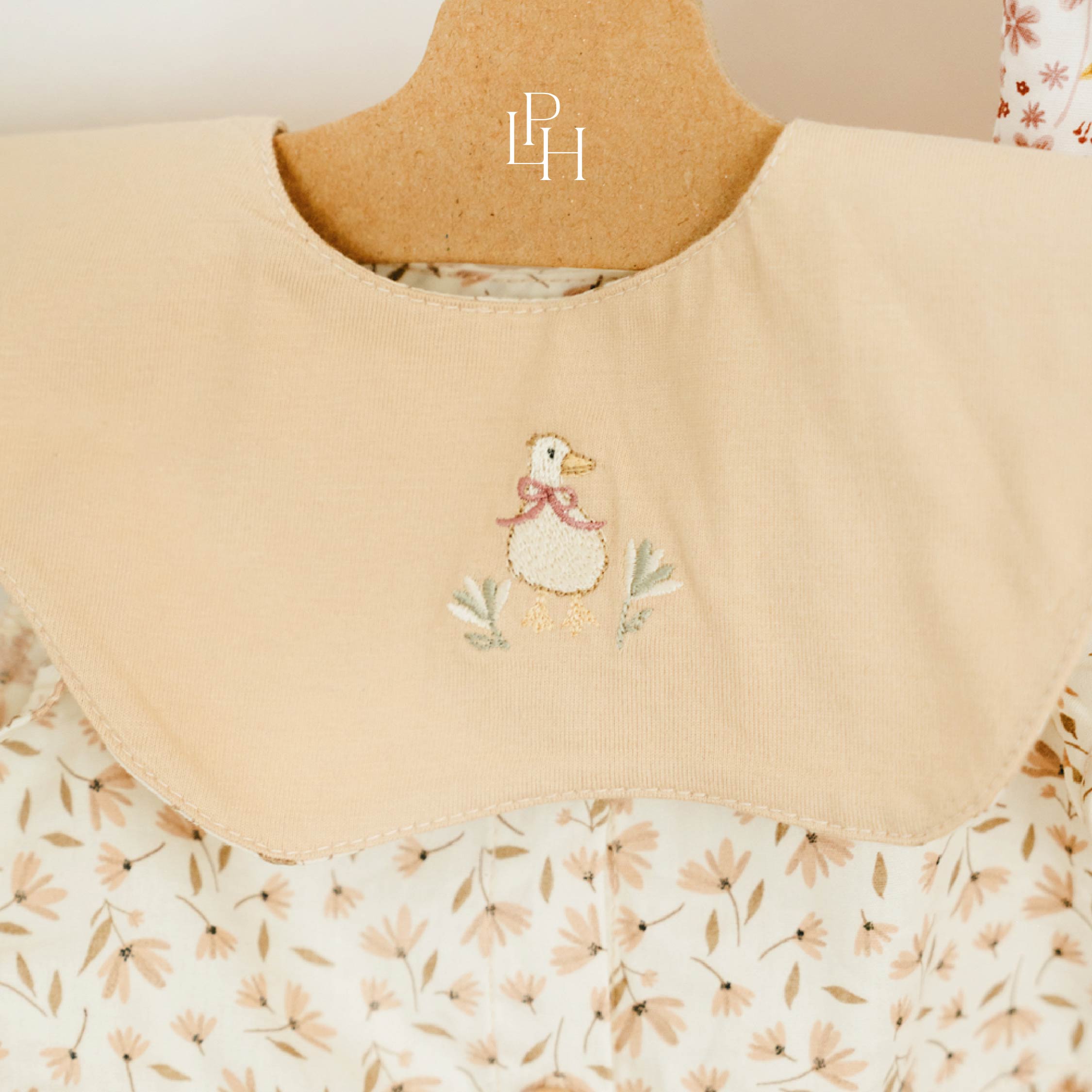 Reversible Scallop Bib