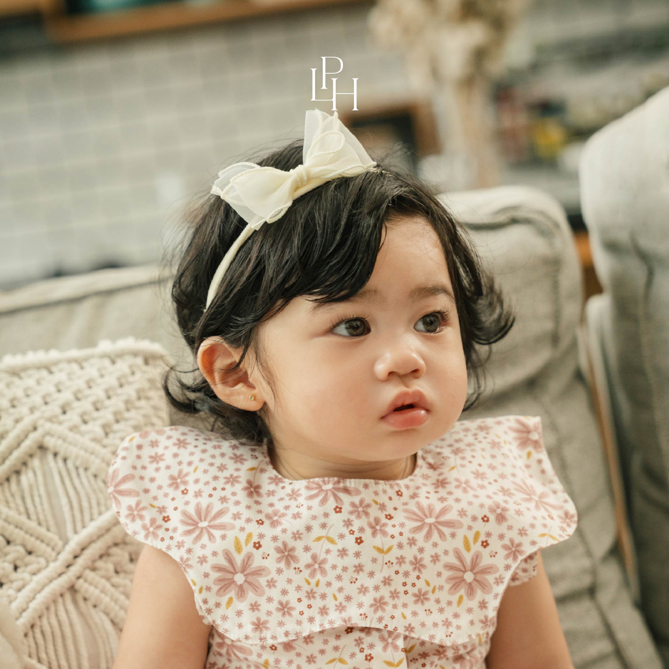 Reversible Scallop Bib