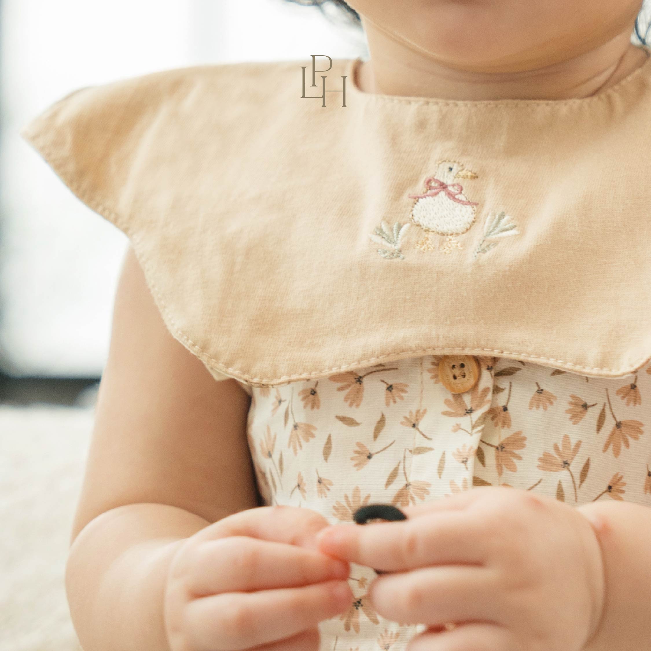 Reversible Scallop Bib
