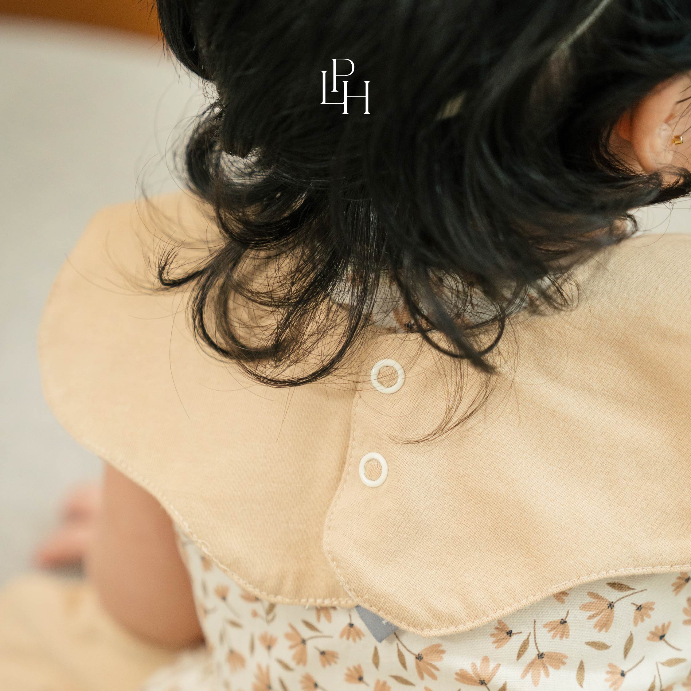 Reversible Scallop Bib