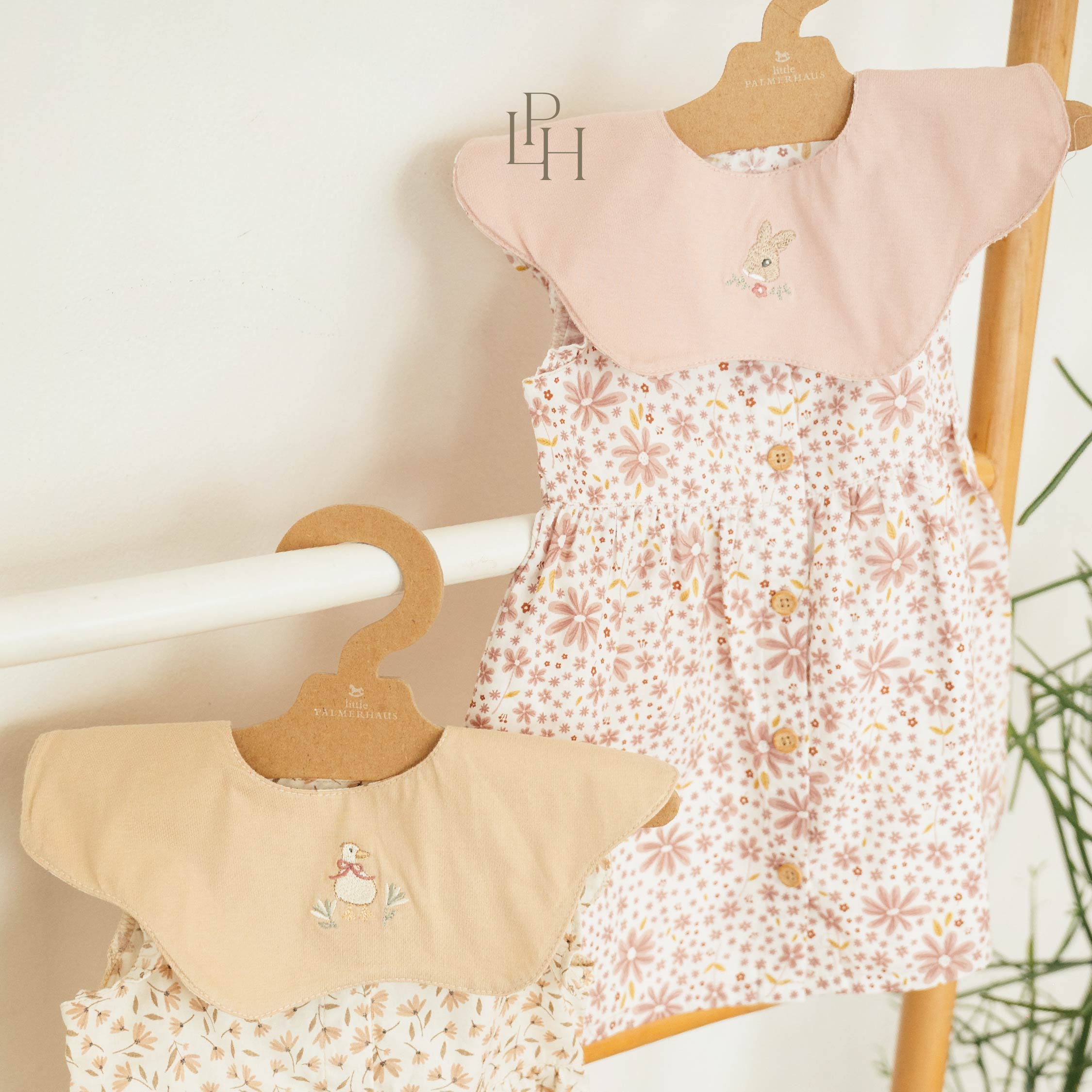 Reversible Scallop Bib