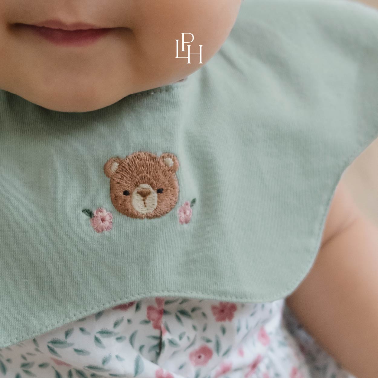 Reversible Scallop Bib 2.0