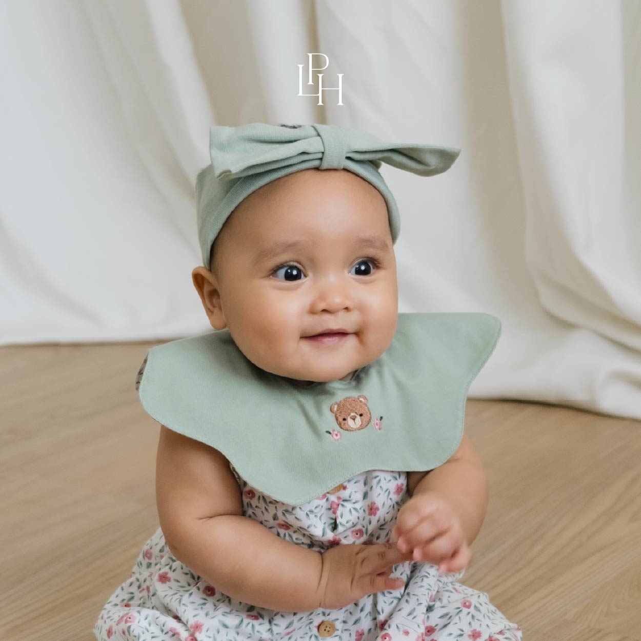 Reversible Scallop Bib 2.0