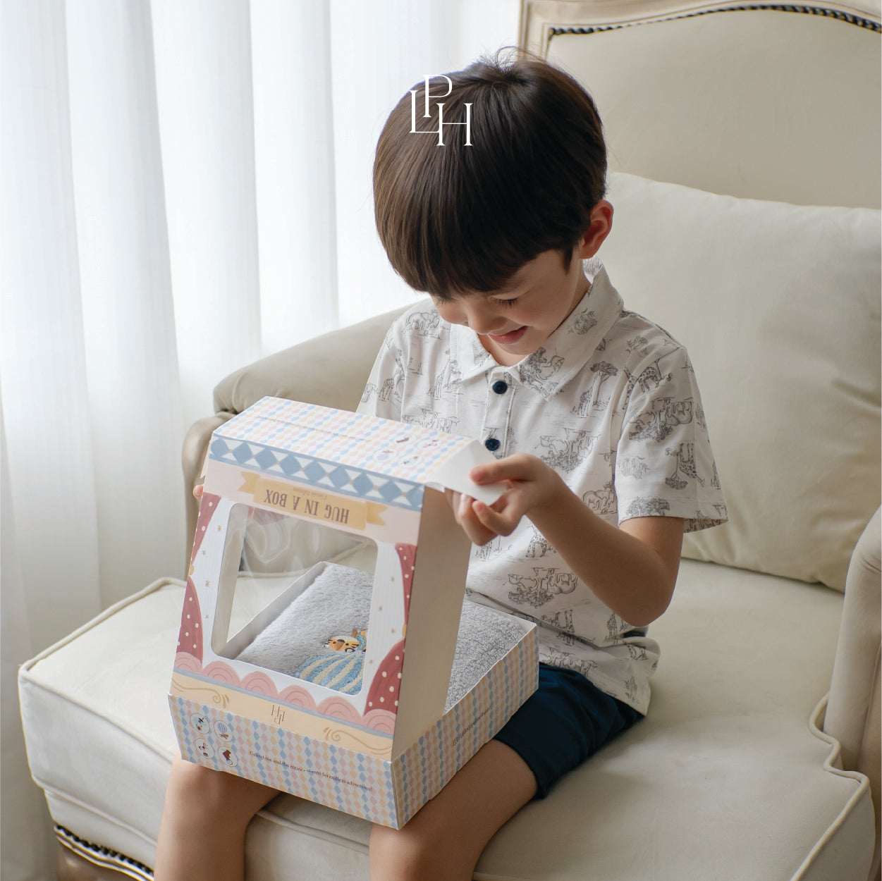 Hug in a Box 'Circus Edition' - Kottn Cotton Towel