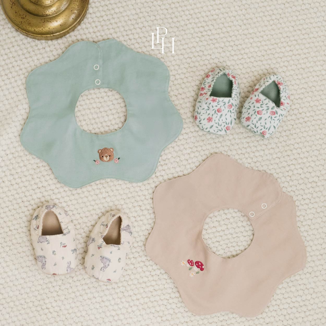 Reversible Scallop Bib 2.0