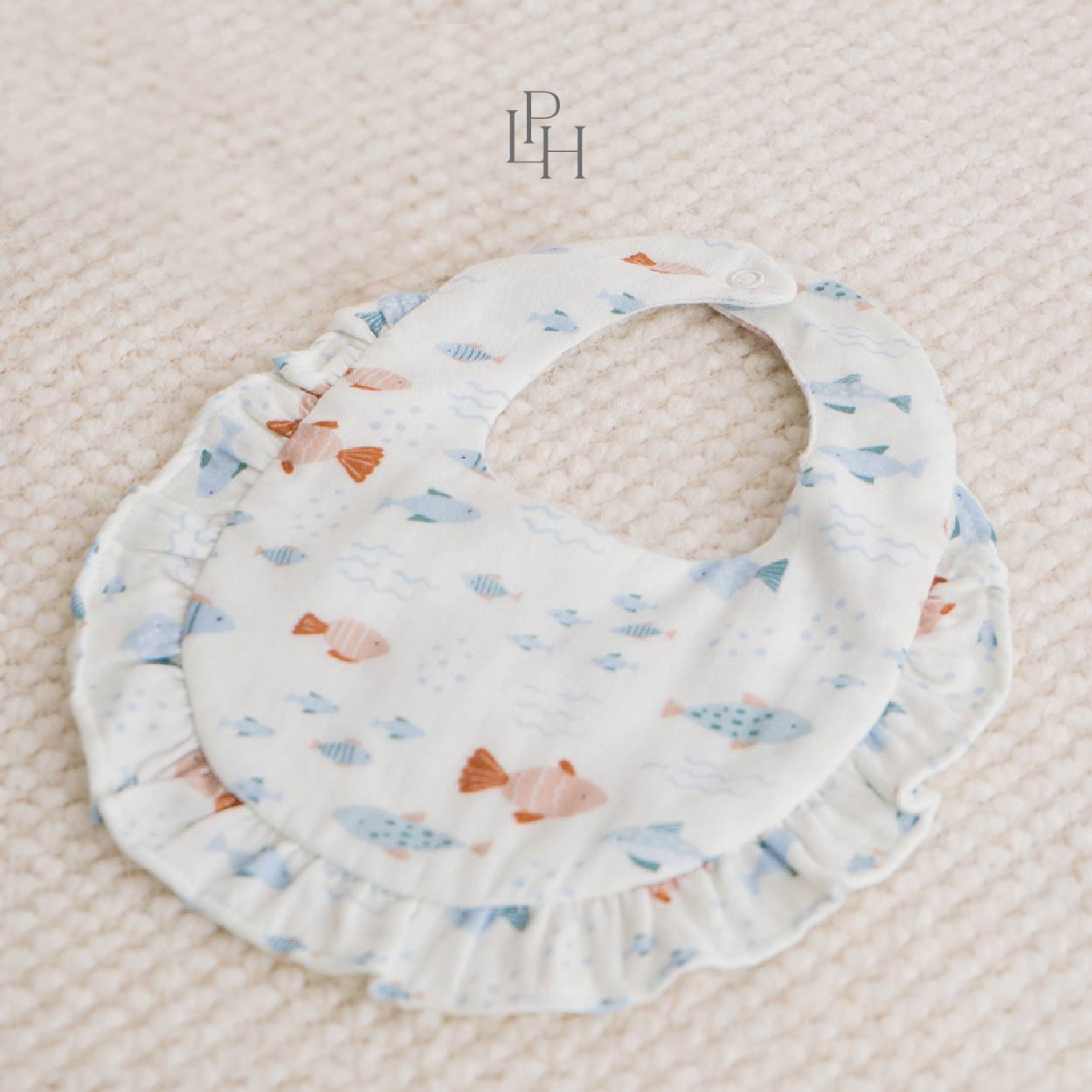 Muslin Ruffle Bib 1.0